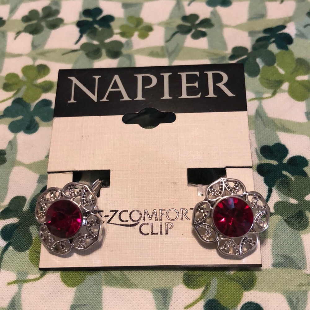 ⭐️NAPIER CLIP EARRINGS⭐️